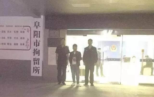 男子给狗狗取名“城管”发朋友圈 被刑拘