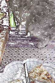 猫跟主人抢吃抢不过，最后竟这样做，笑死了哈哈哈哈.....