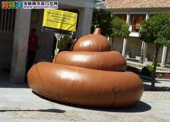 西班牙“狗粪”展品被盗　官员深感震惊