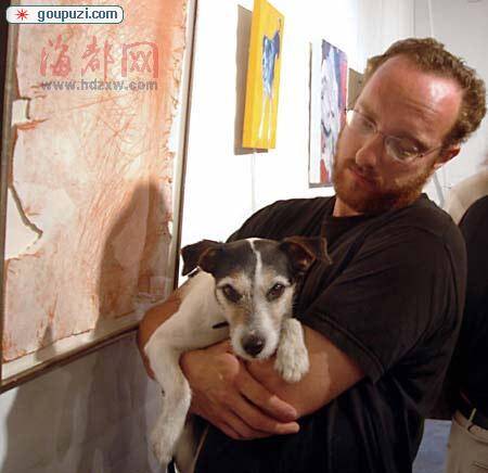 狗狗“油画家”作画癫狂 单幅作品售价上千美元