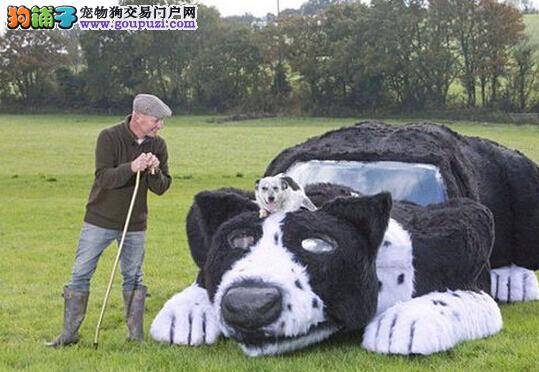 英国老人纪念爱犬打造巨型牧羊犬汽车代替狗狗放牧