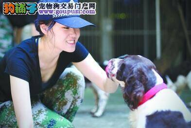 女训导员与警犬演绎别样的警察故事