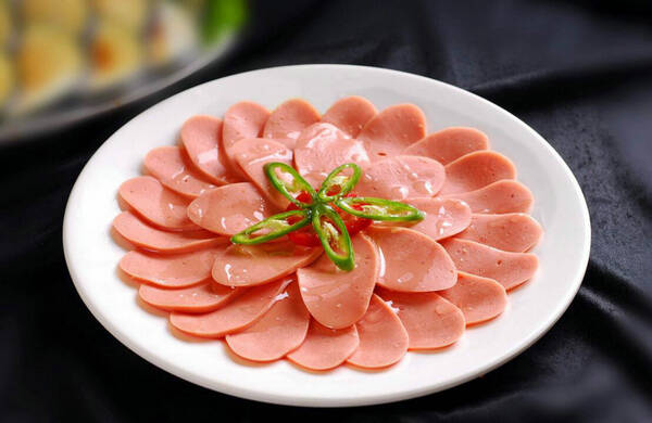 狗吃了火腿肠皮怎么办